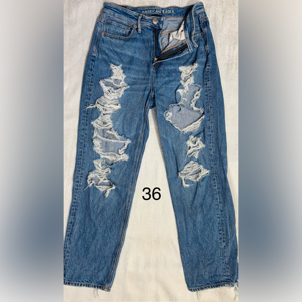 American Eagle Outfitters Relaxed Blue Ripped Jeans